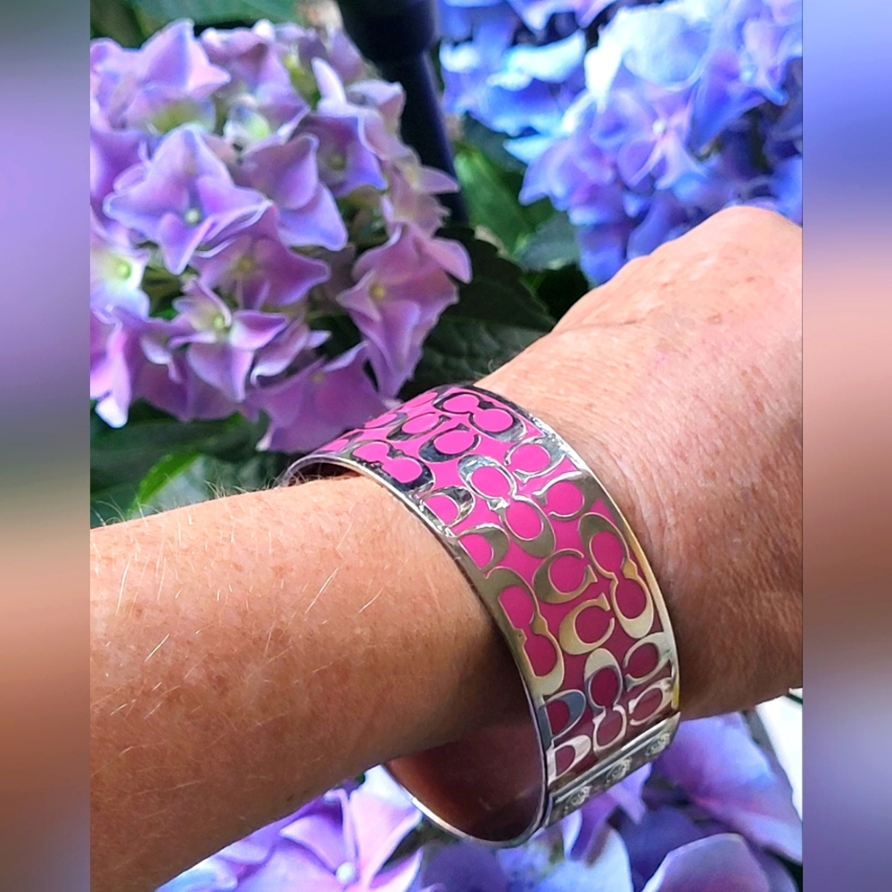 Gorgeous NWT 💓 Coach Bracelet Cuff